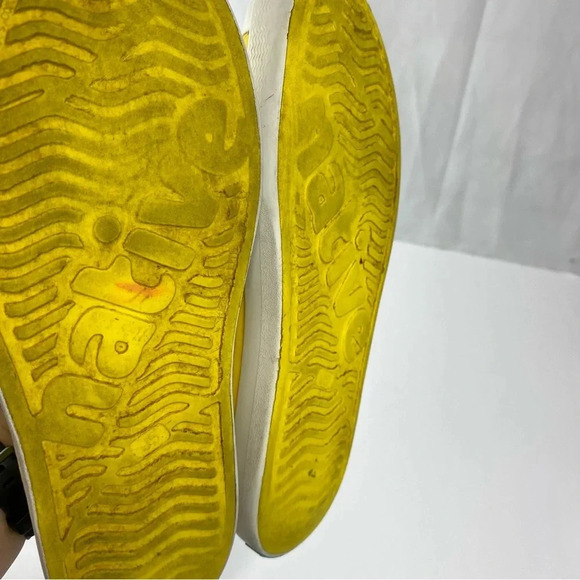 Native Jefferson Child Yellow Slip On Water Shoes J5 5 Junior - Picture 6 of 7